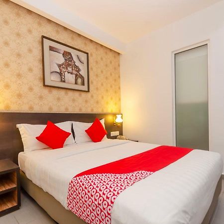 Oyo 1164 Hotel 906 Kota Laksamana Малакка Экстерьер фото